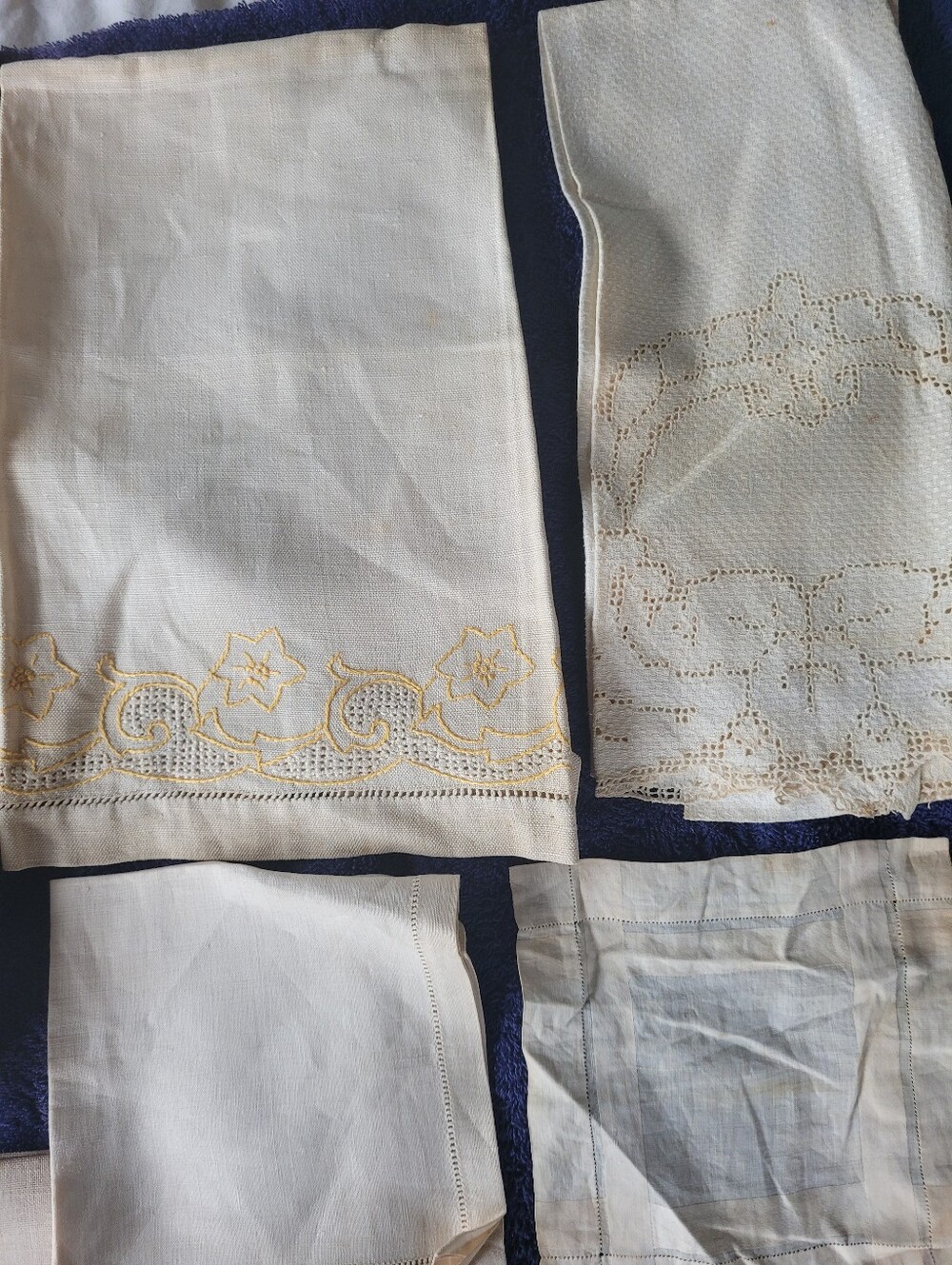 Source Unknown Cream and Blue Vintage Embroidered Table Linens Lot - Picture 4 of 12